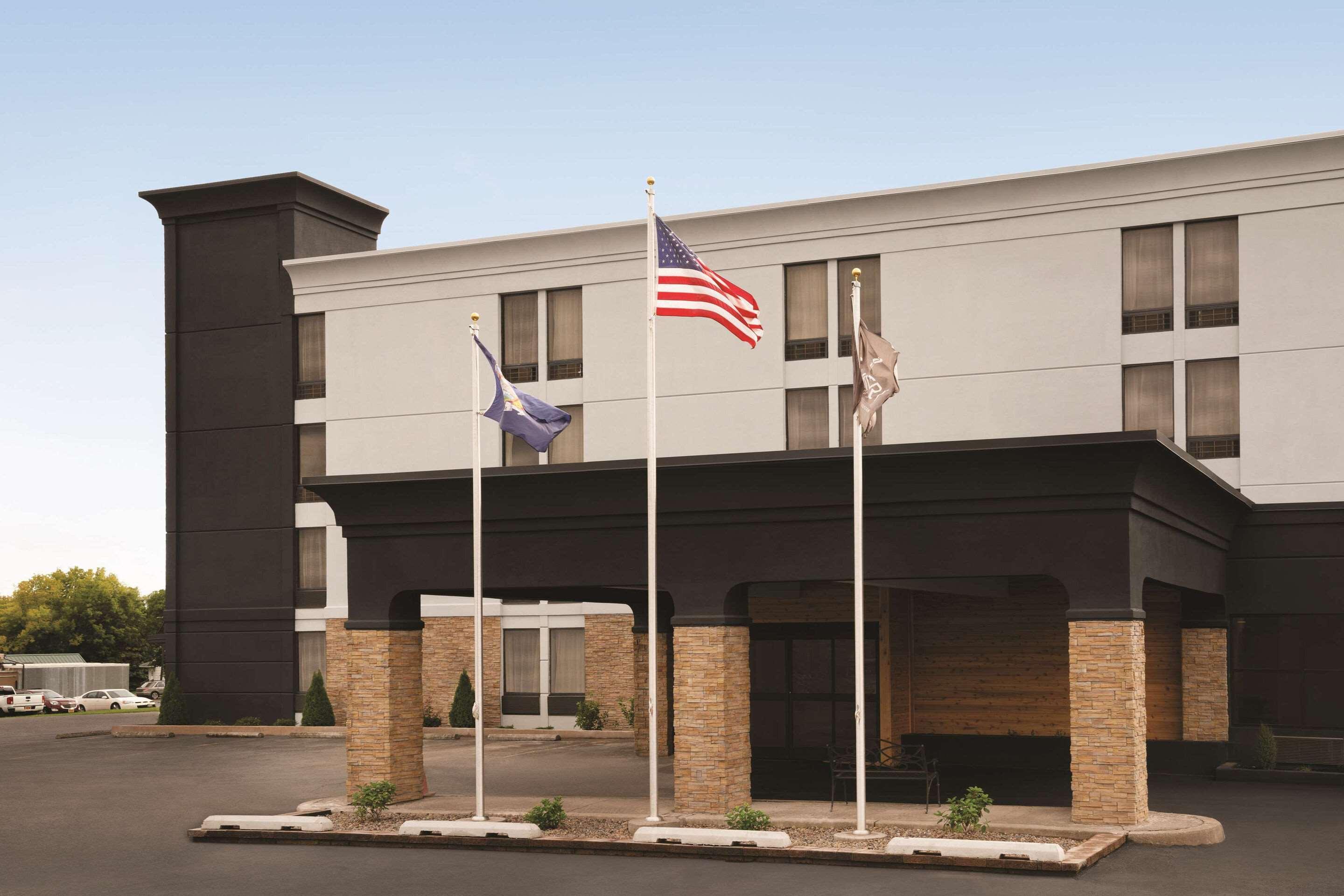 Comfort Inn & Suites Liverpool - Syracuse North Екстериор снимка